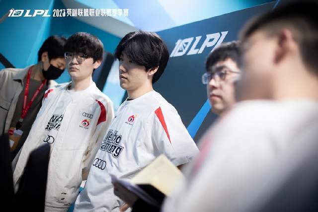 僅獲得了球 僅獲得了球